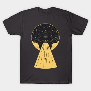 Retro design of flying ufo ship T-Shirt